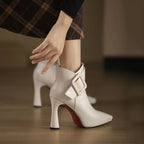 Botas de salto de fivela de Ashley